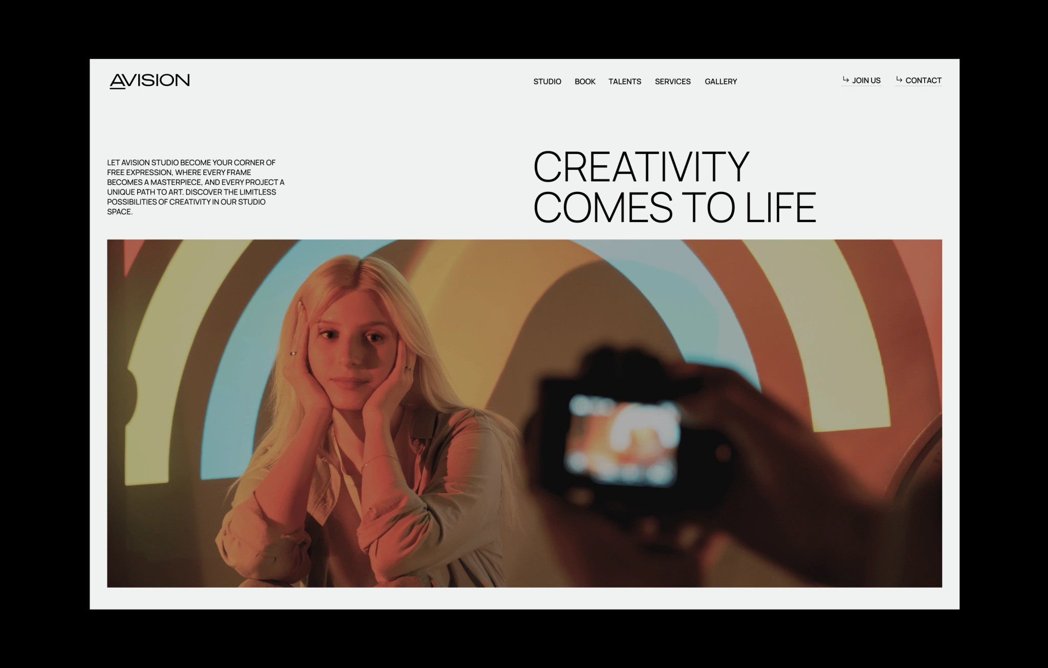 Avision creative studio Studio photoshoot with model